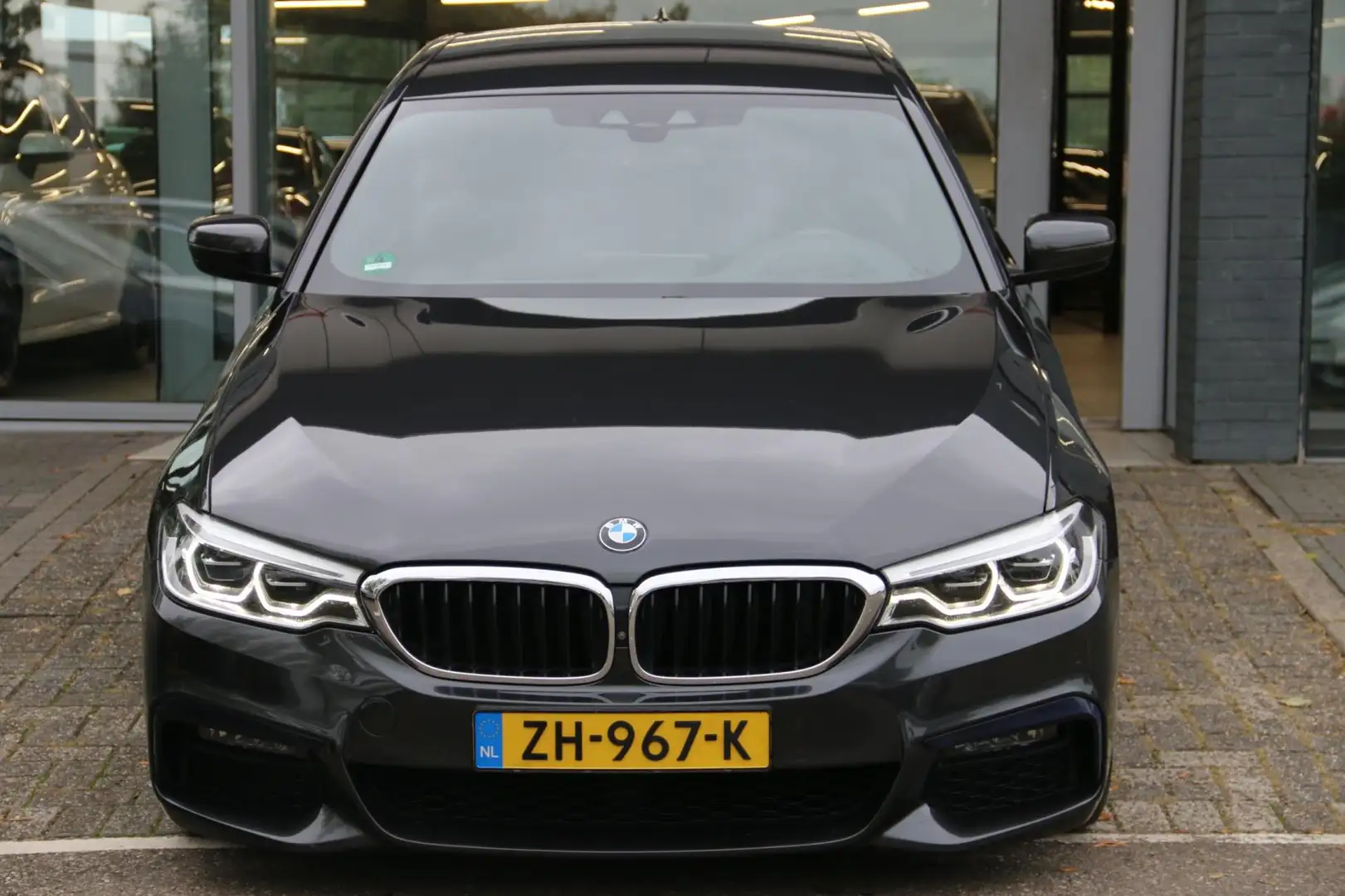 BMW 520 5-serie 520i High Executive Edition M-PAKKET NL-AU Grau - 2