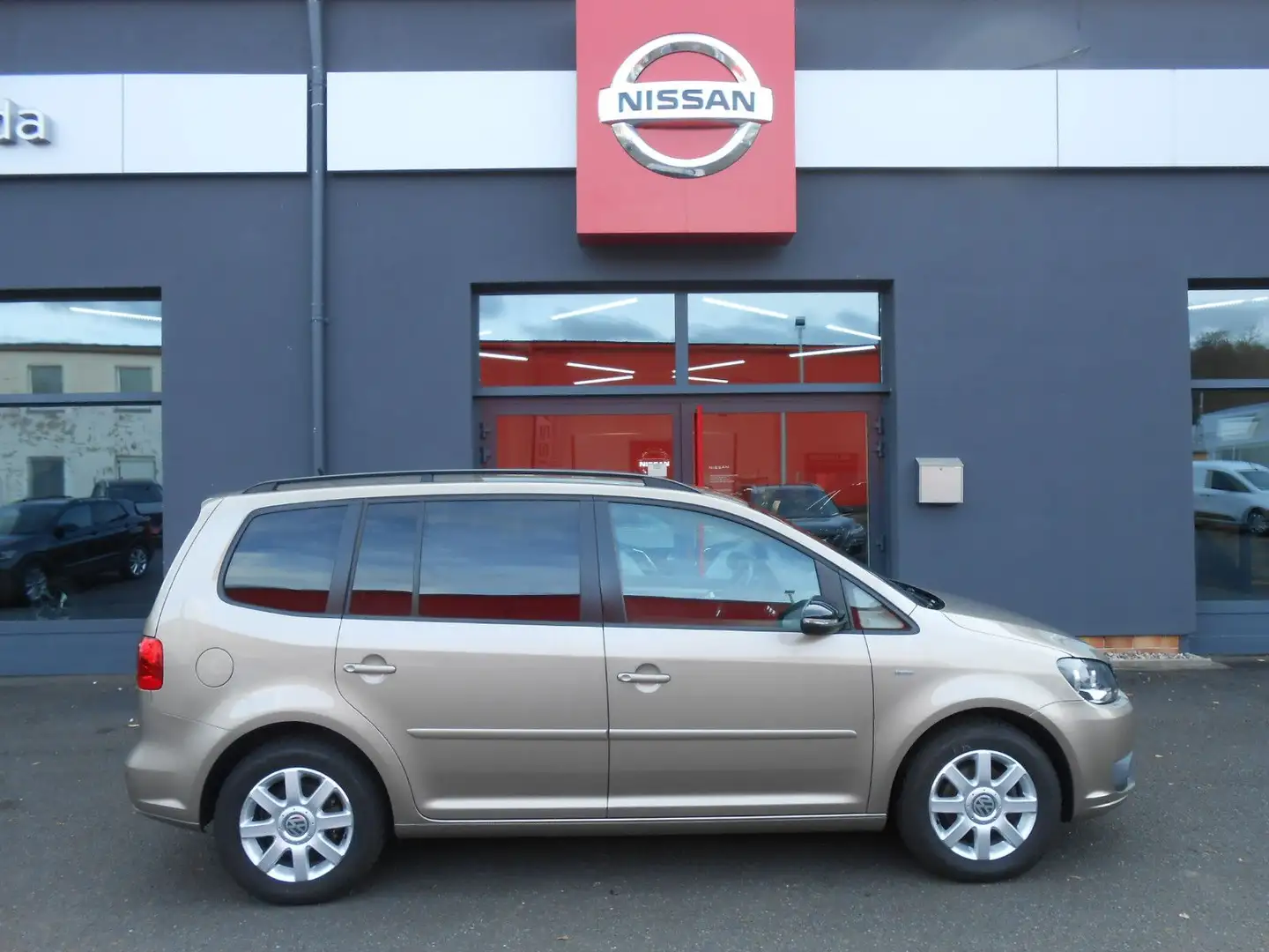 Volkswagen Touran Match*7 SITZE*WINTERRÄDER*RELING*SITZHEIZ Beige - 2