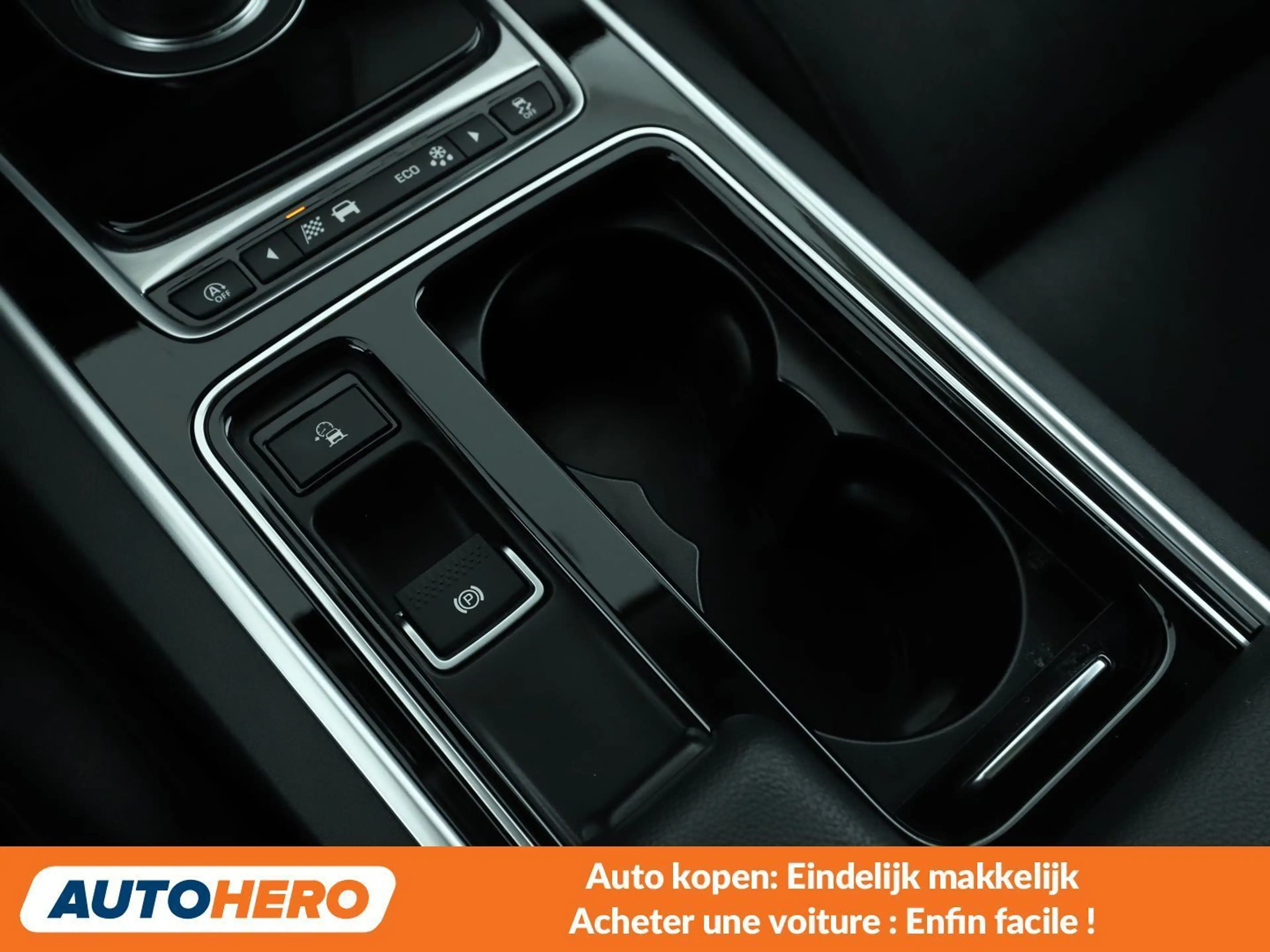 Jaguar XF 20d Prestige — photo 14