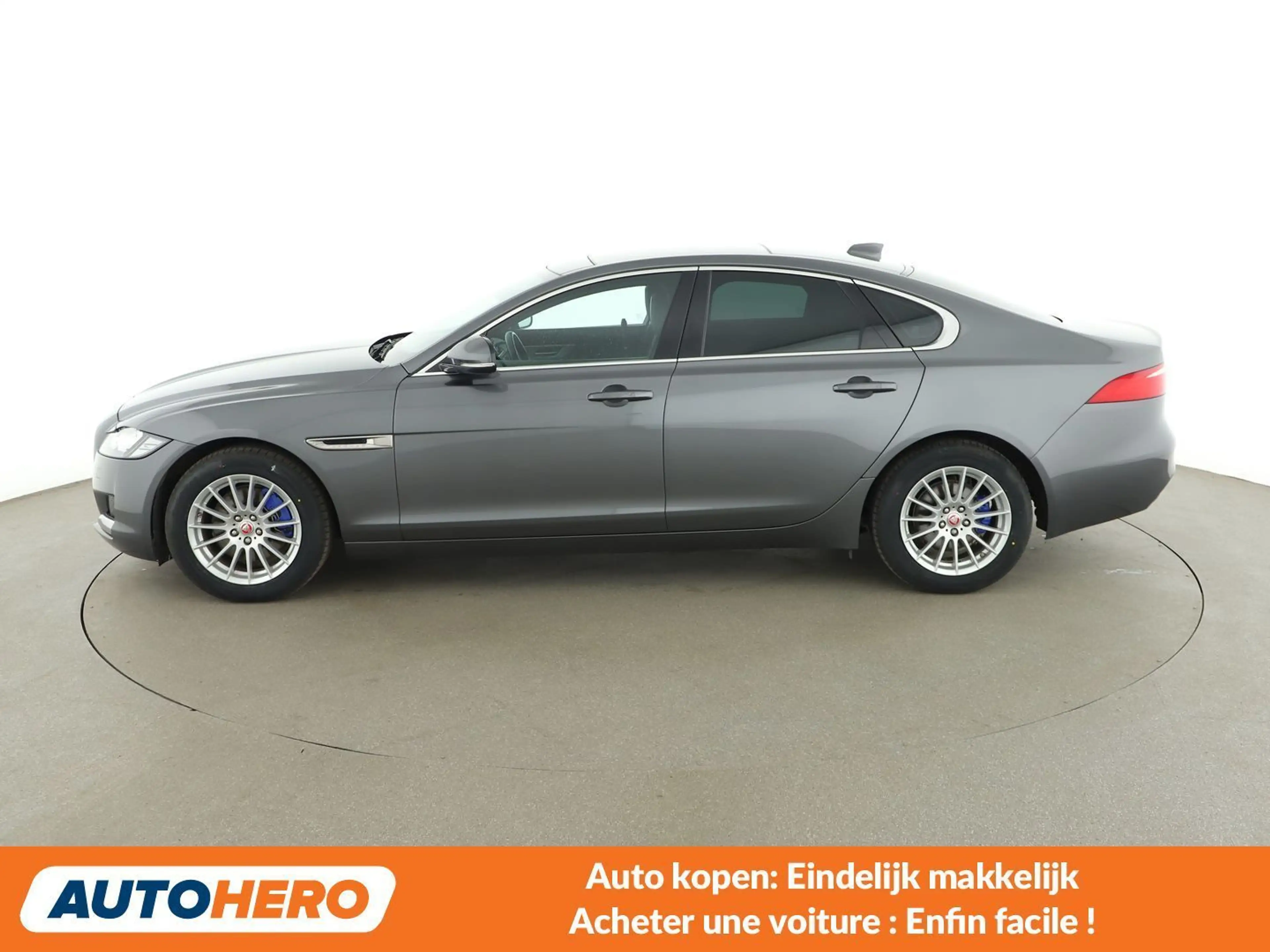 Jaguar XF 20d Prestige — photo 3