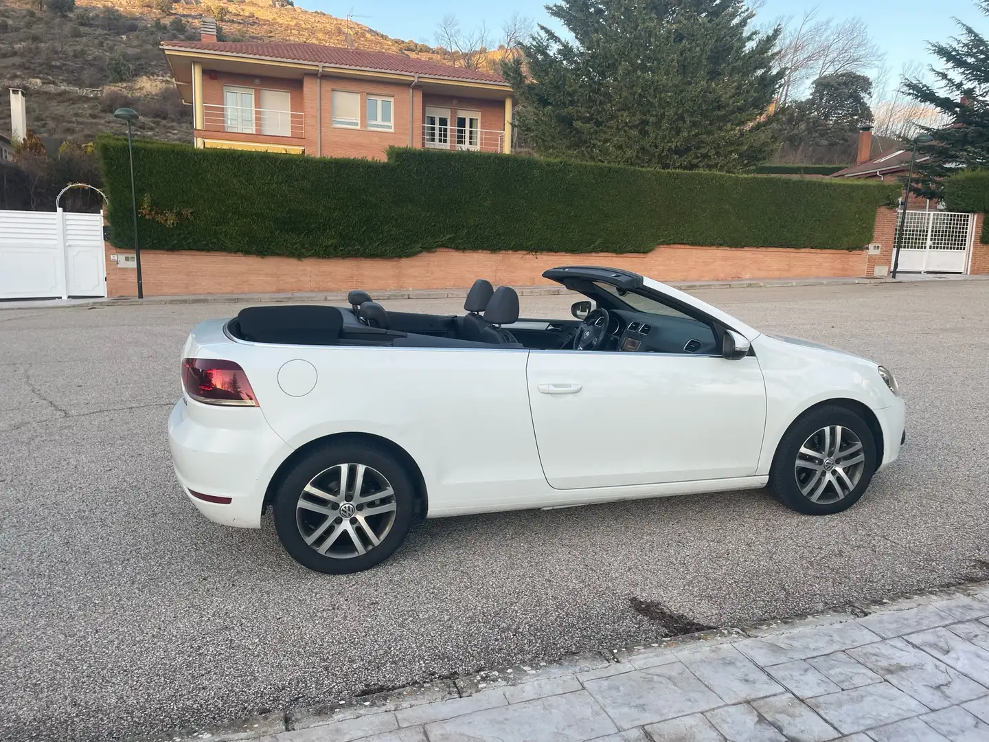Volkswagen Golf Cabriolet Cabrio 2.0TDI CR BMT DSG - 2