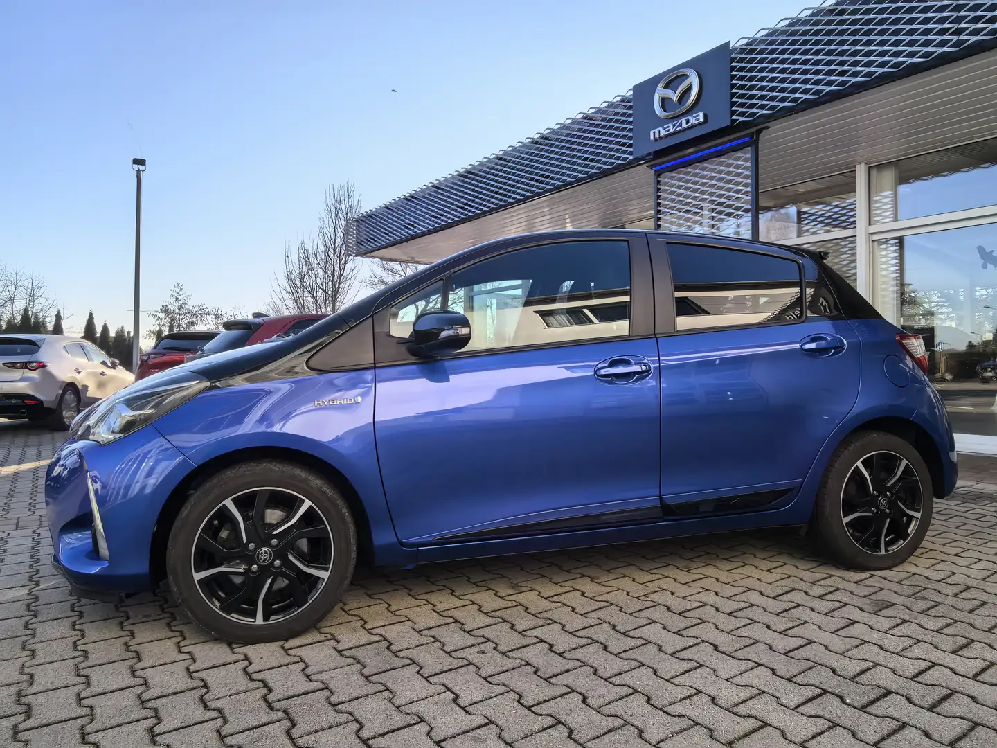 Toyota Yaris Hybrid Style Selection Blau - 2