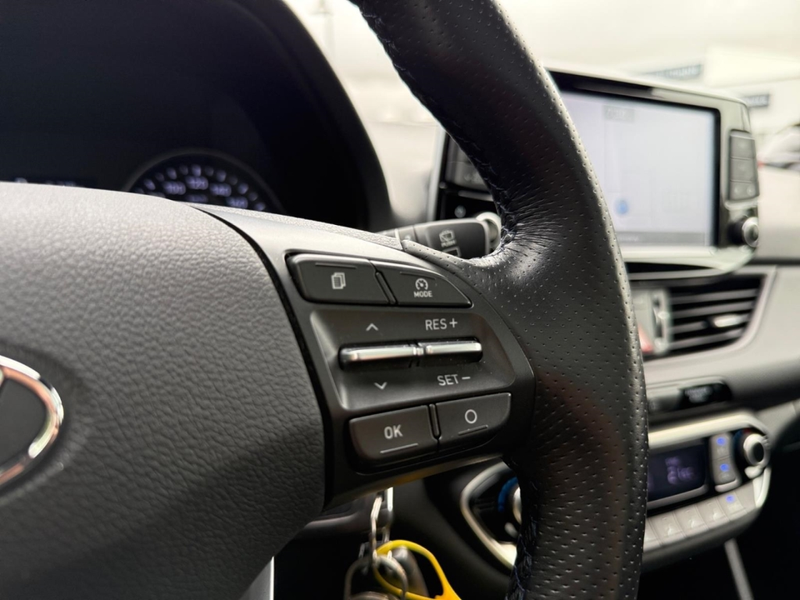 Hyundai i30 1.4T Kombi Passion+ Panodach Navi PDC SHZ Klimaaut — photo 19