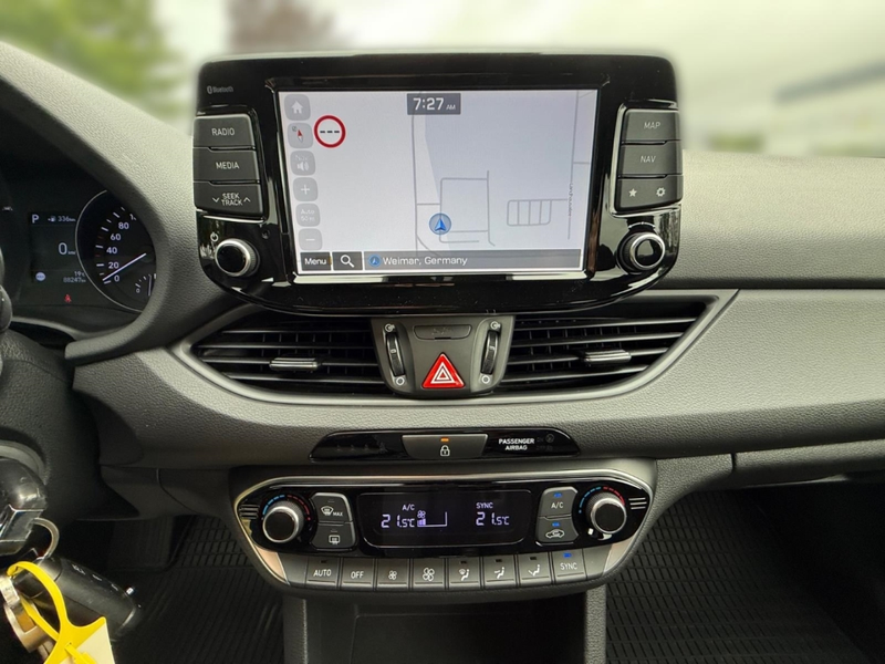 Hyundai i30 1.4T Kombi Passion+ Panodach Navi PDC SHZ Klimaaut — photo 9