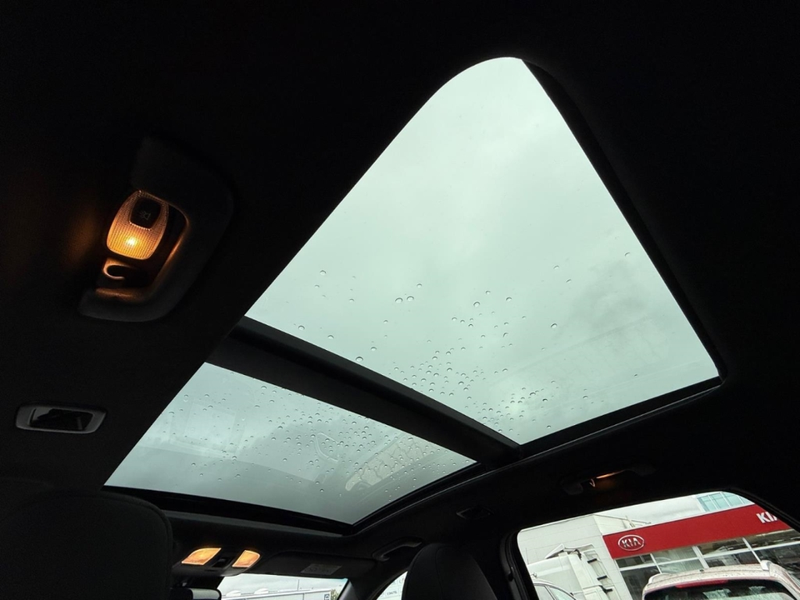 Hyundai i30 1.4T Kombi Passion+ Panodach Navi PDC SHZ Klimaaut — photo 13