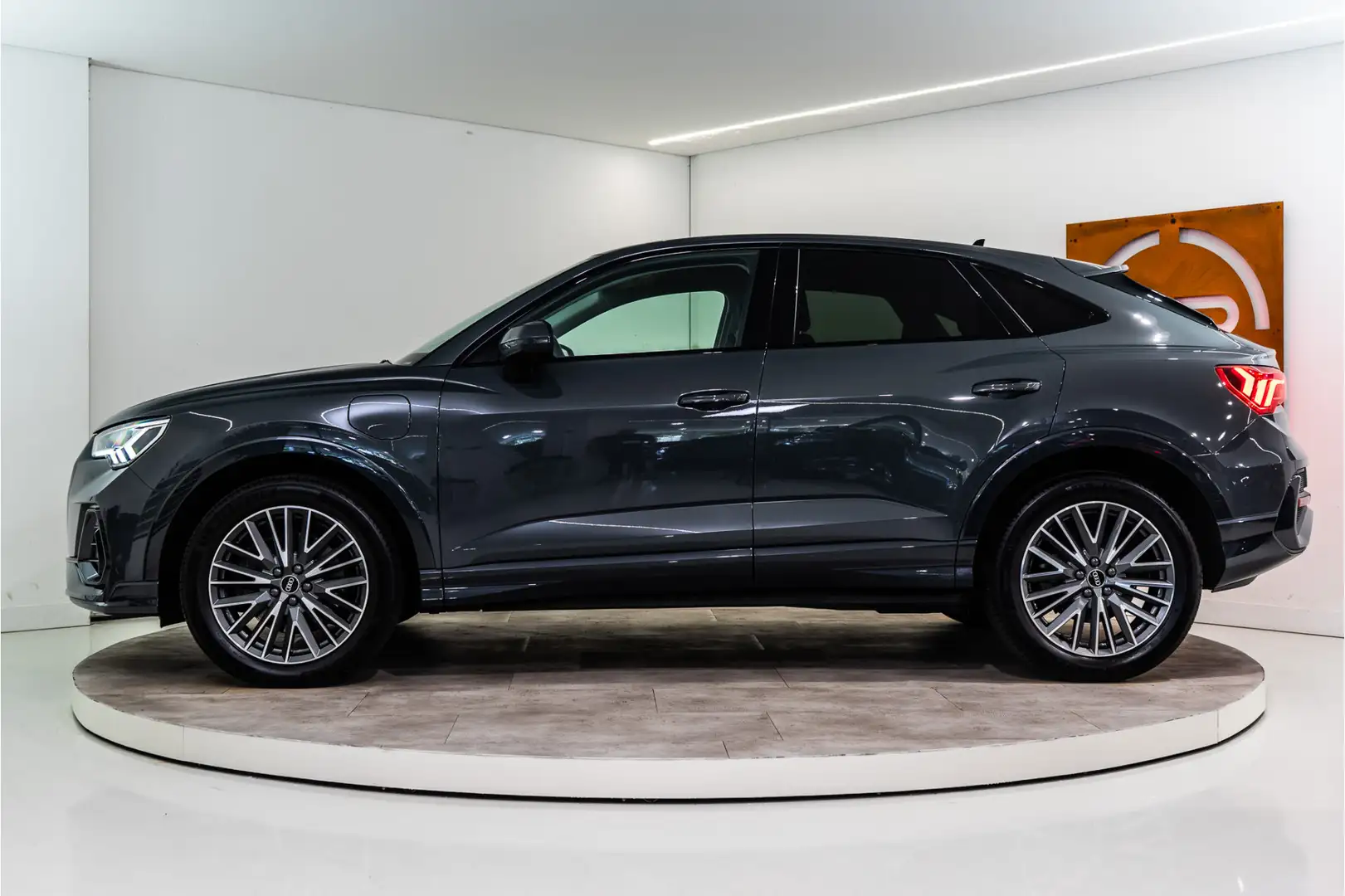 Audi Q3 Sportback 45 TFSI e S-Line 245PK | Virtual | Sfeer Grijs - 2