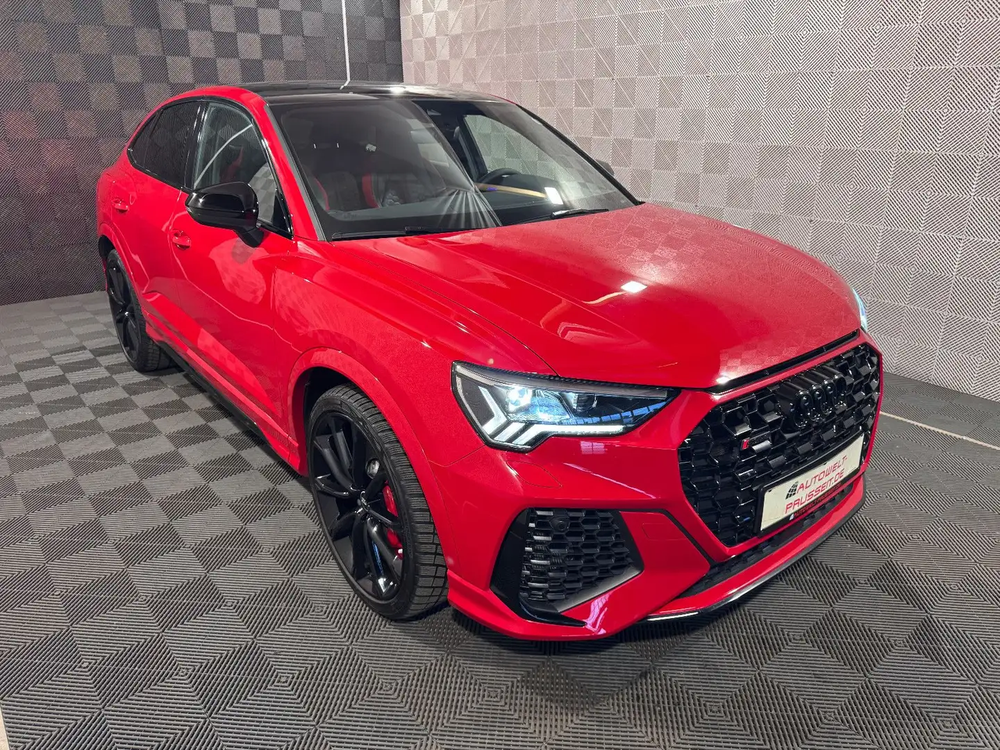 Audi RS Q3 SB 2.5 TFSI qu.*SP.AGA*VMAX-RS.SITZE-MATRIX Rot - 1