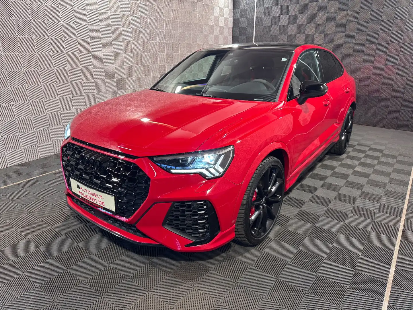Audi RS Q3 SB 2.5 TFSI qu.*SP.AGA*VMAX-RS.SITZE-MATRIX Rot - 2