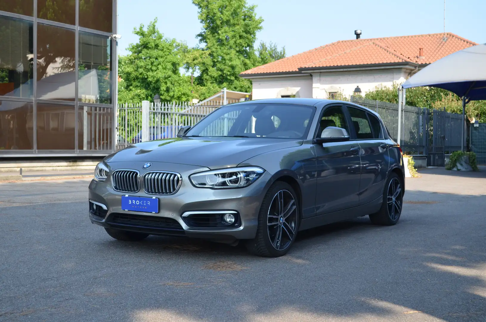 BMW 120 120i Urban 5p auto PELLE Grigio - 1