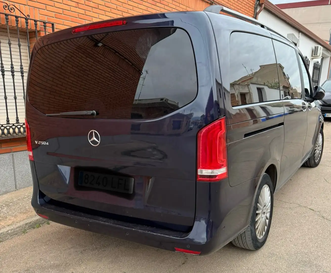 Mercedes-Benz V 250 V 250d Largo Exclusive 7G Tronic Exclusive Azul - 2