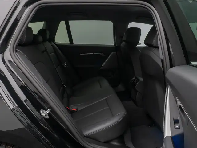 BMW 5 Series view 26