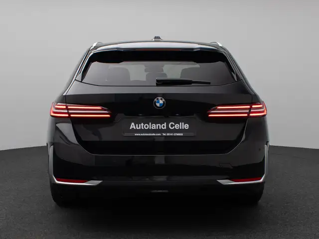BMW 5 Series view 8