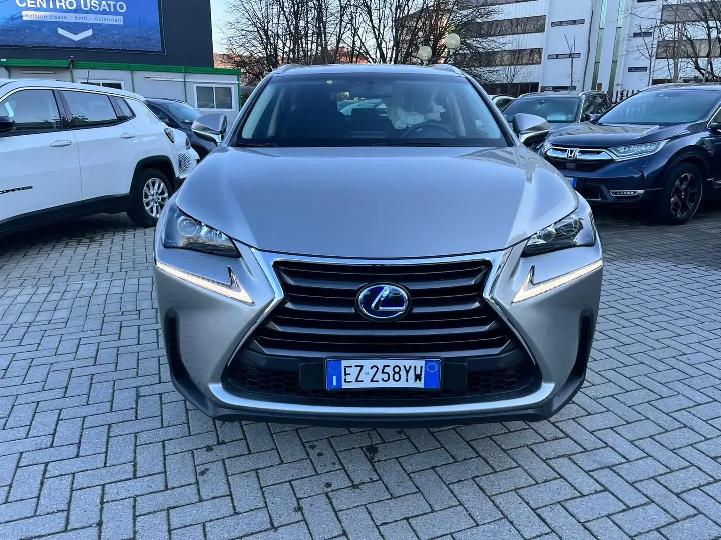 Lexus NX 300 NX Hybrid 4WD F-Sport Szary - 2