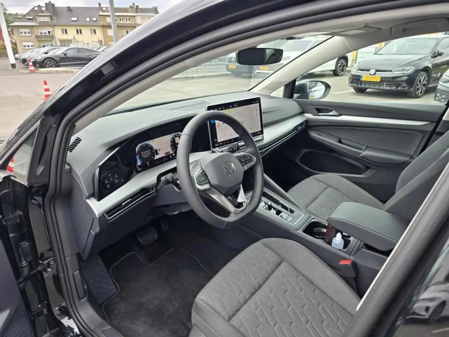 Volkswagen Golf Life Zwart - 2