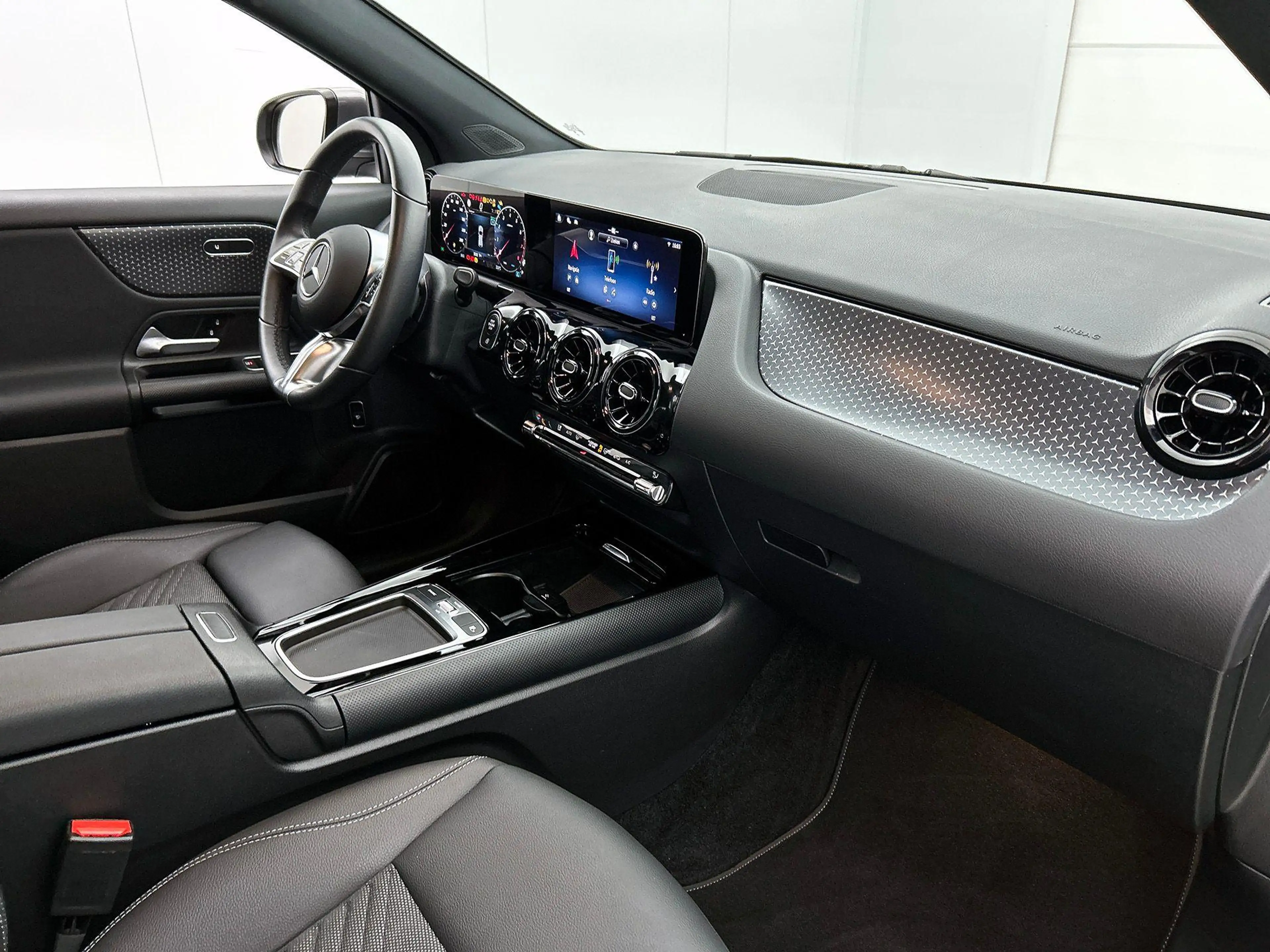 Mercedes-Benz GLA 180 GLA Essential Line — photo 9
