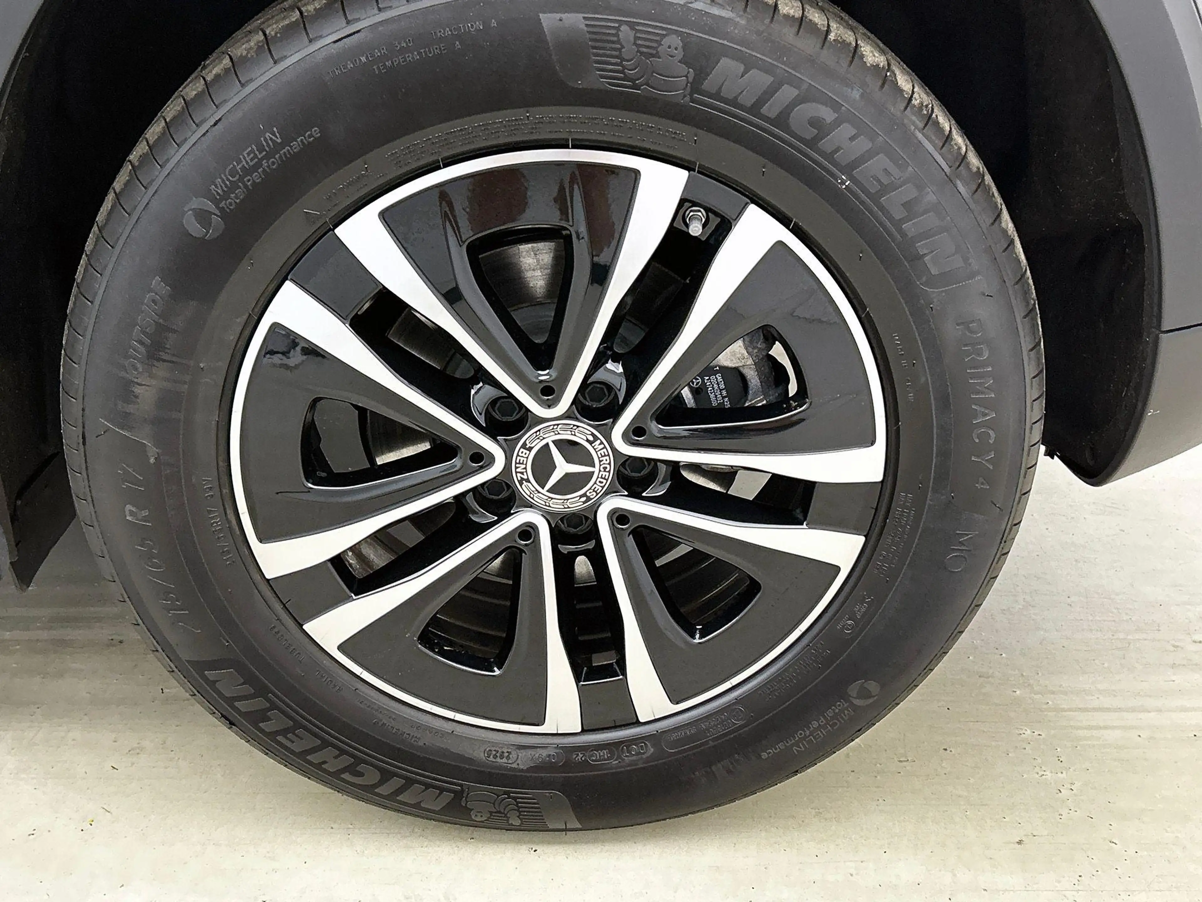 Mercedes-Benz GLA 180 GLA Essential Line — photo 4