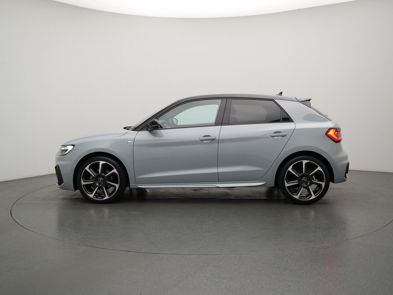 Audi A1 S line VIRT NAVI SHZ KAM LED PDC — photo 14