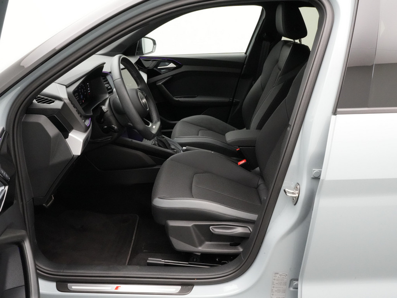 Audi A1 S line VIRT NAVI SHZ KAM LED PDC — photo 8