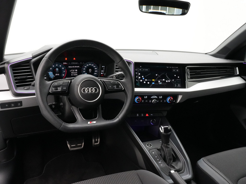 Audi A1 S line VIRT NAVI SHZ KAM LED PDC — photo 5