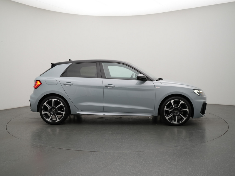 Audi A1 S line VIRT NAVI SHZ KAM LED PDC — photo 3