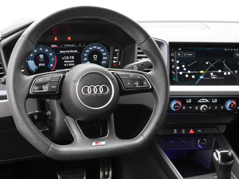Audi A1 S line VIRT NAVI SHZ KAM LED PDC — photo 11