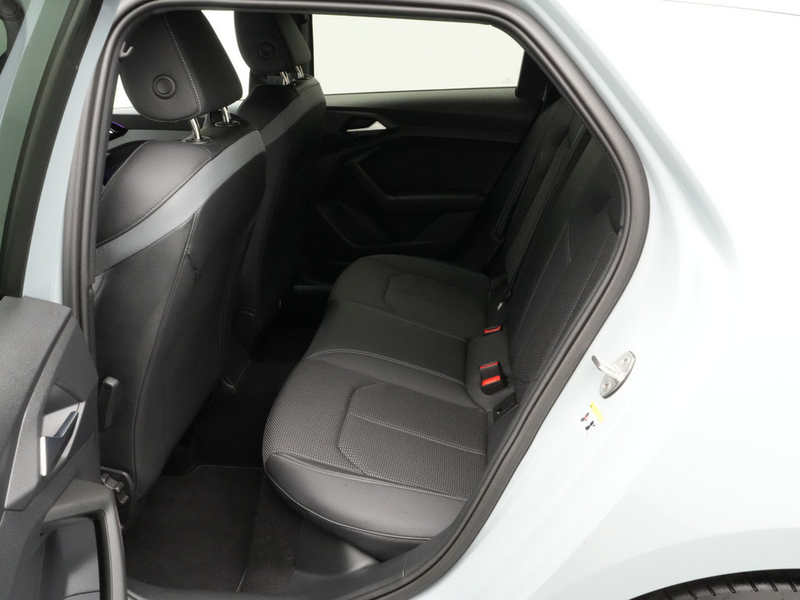 Audi A1 S line VIRT NAVI SHZ KAM LED PDC — photo 9