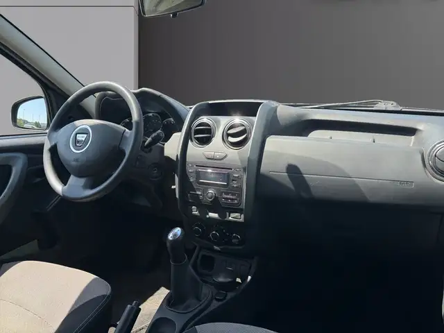 Dacia Duster view 9