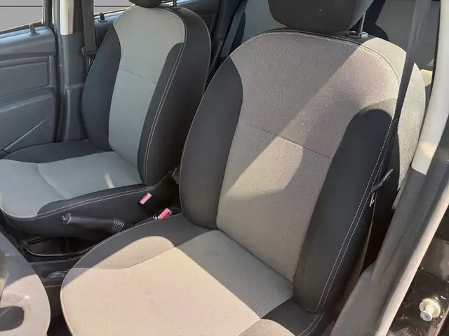 Dacia Duster view 12