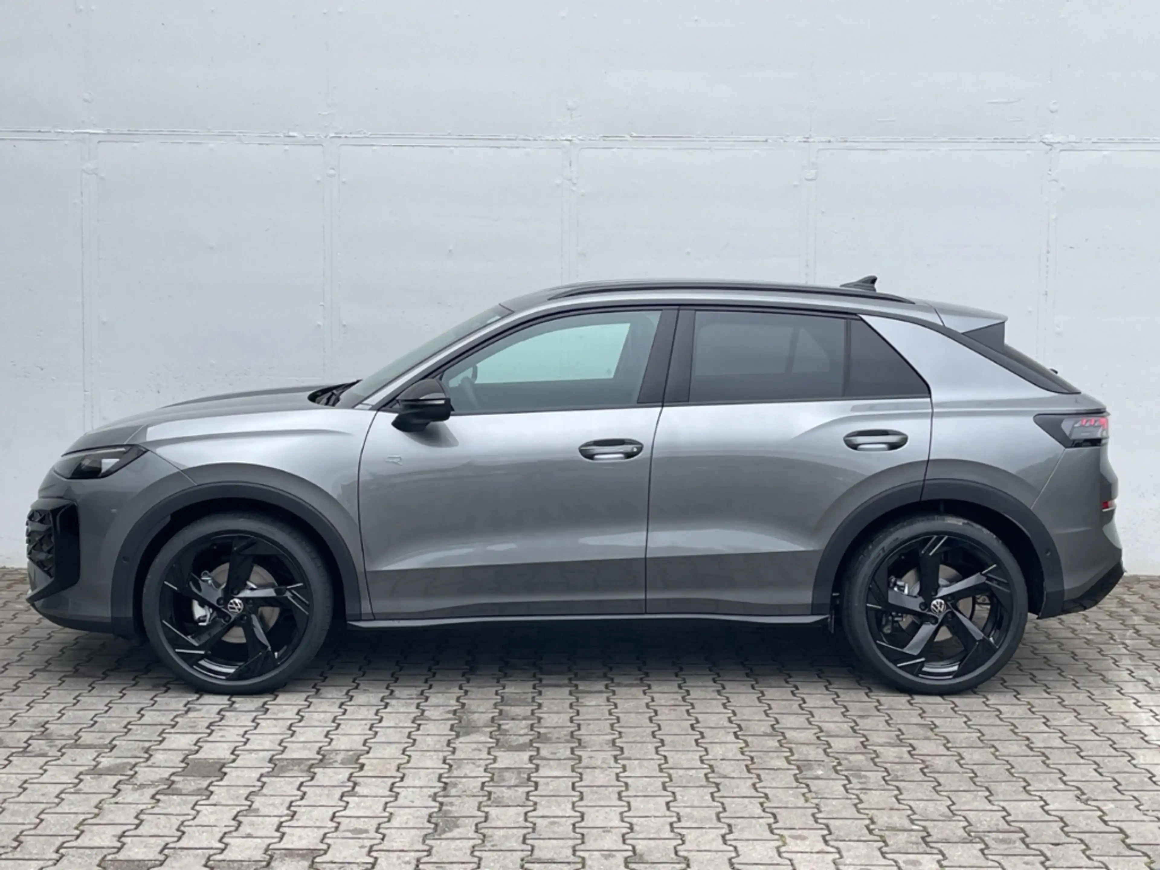 Volkswagen T-Roc R-Line 1.5 eTSI DSG AHK/Kamera/App-Connect/LED Plu — photo 4