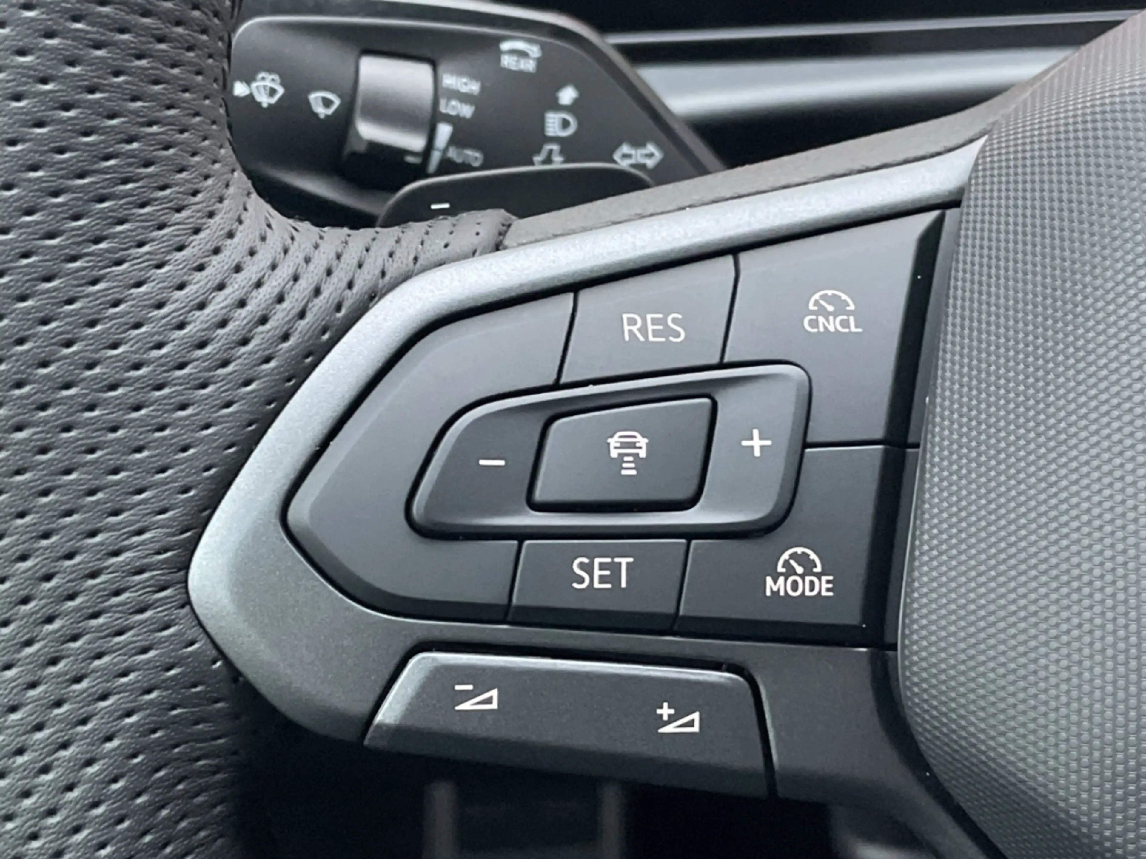 Volkswagen T-Roc R-Line 1.5 eTSI DSG AHK/Kamera/App-Connect/LED Plu — photo 13