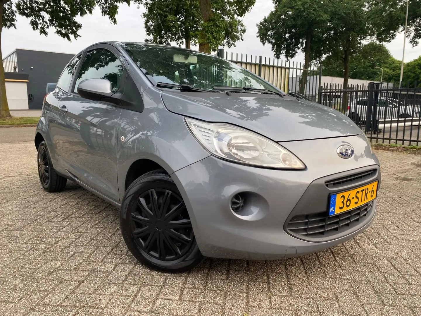 Ford Ka/Ka+ 1.2 Cool & Sound start/stop Airco Electr Pakket Km Grijs - 2