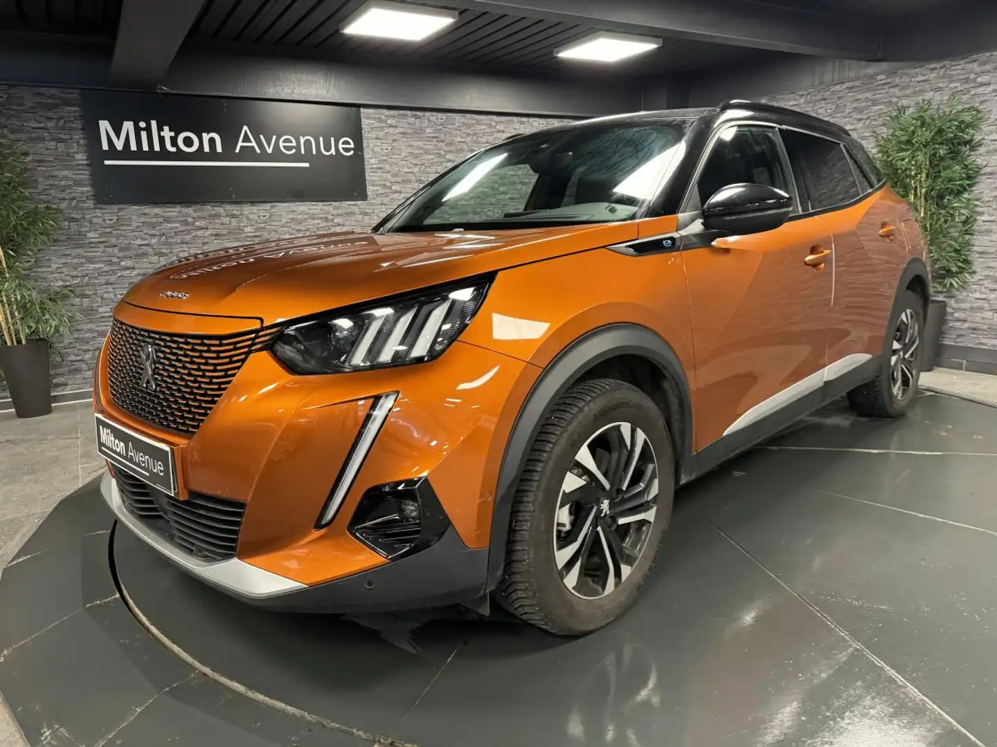 Peugeot 2008 e-2008 - 136  GT Line Orange - 1
