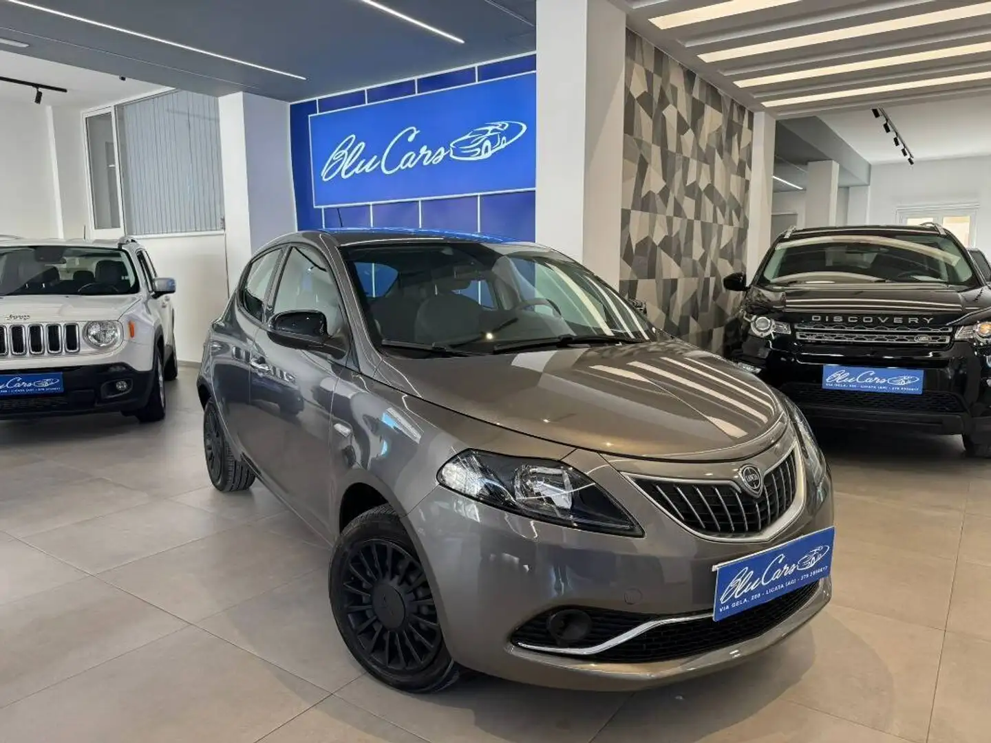 Lancia Ypsilon 1.0 firefly hybrid Silver s&s 70cv Gris - 2