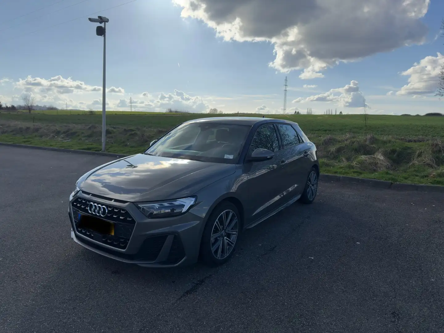 Audi A1 35 TFSI Sportback S tronic line Gris - 1