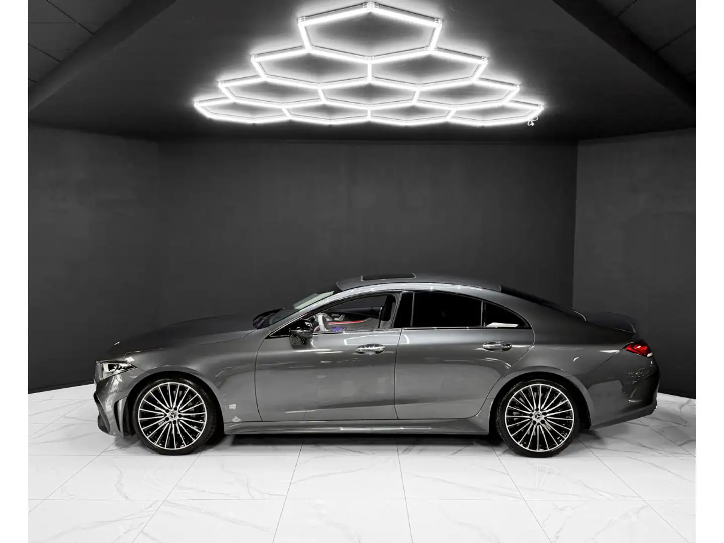 Mercedes-Benz CLS 450 4MATIC / AMG / 360° / BURM. / DISTRO. Gris - 2