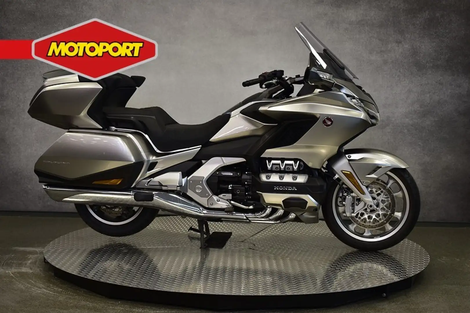 Honda GL 1800 GOLDWING TOUR DELUXE Zilver - 1