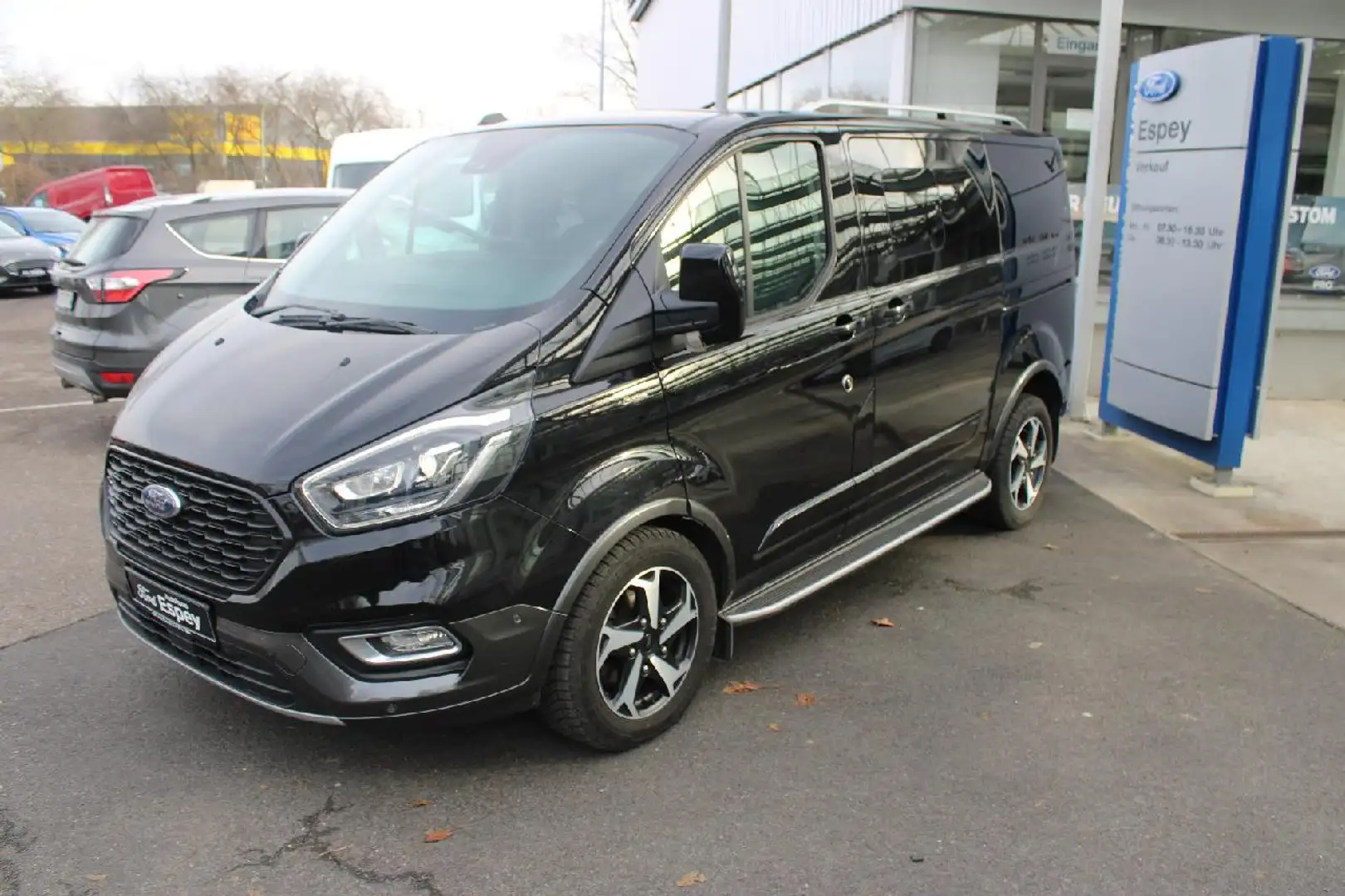 Ford Tourneo Custom 320 L1 Tourneo Active Noir - 1