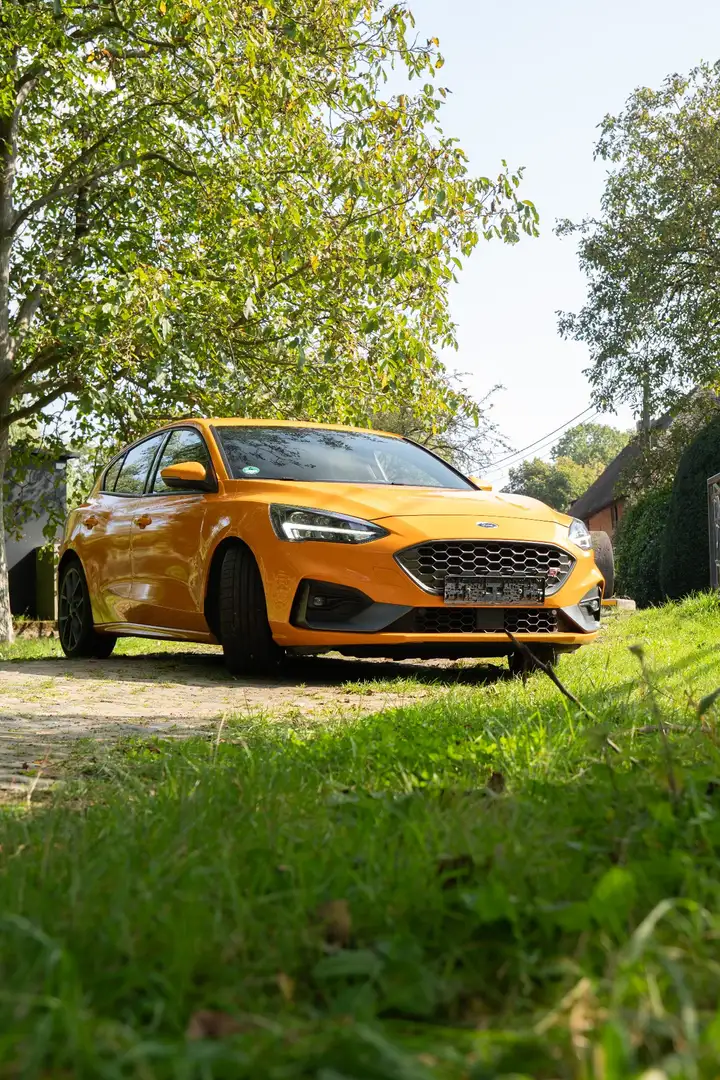 Ford Focus 2.3 EcoBoost S&S ST mit Styling-Paket Orange - 1