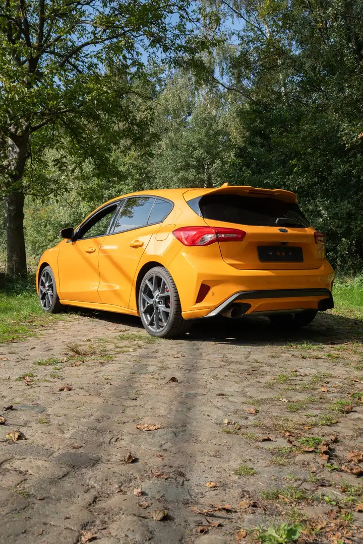 Ford Focus 2.3 EcoBoost S&S ST mit Styling-Paket Orange - 2
