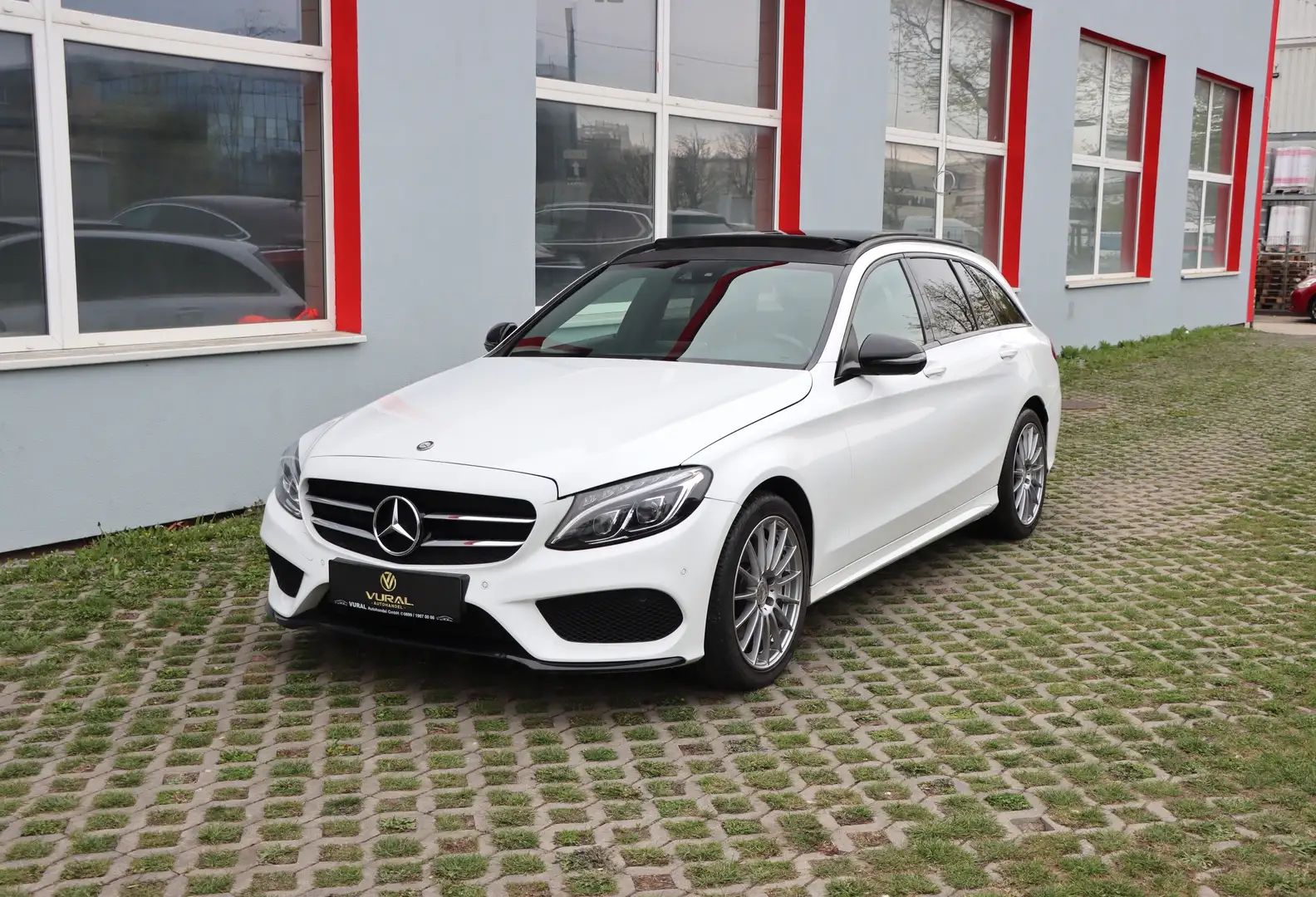 Mercedes-Benz C 250 C 250 T BlueTec d 4Matic AMG LINE | PANO | RFK|LED Weiß - 2
