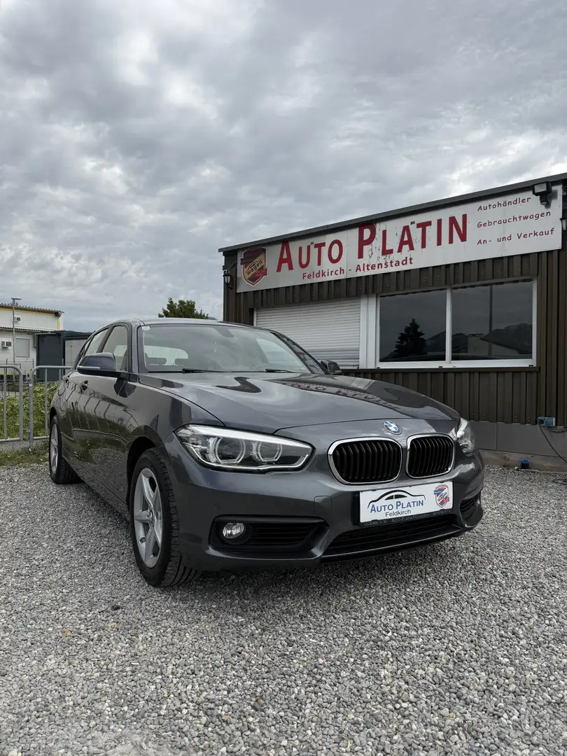 BMW 118 118d Urban Line Aut. Grau - 1