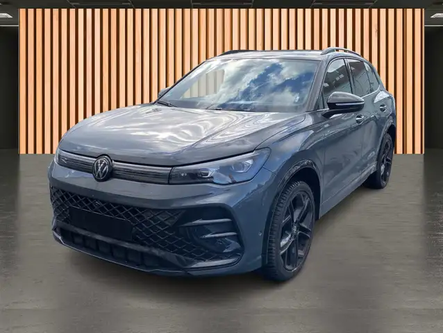 Volkswagen Tiguan view 2