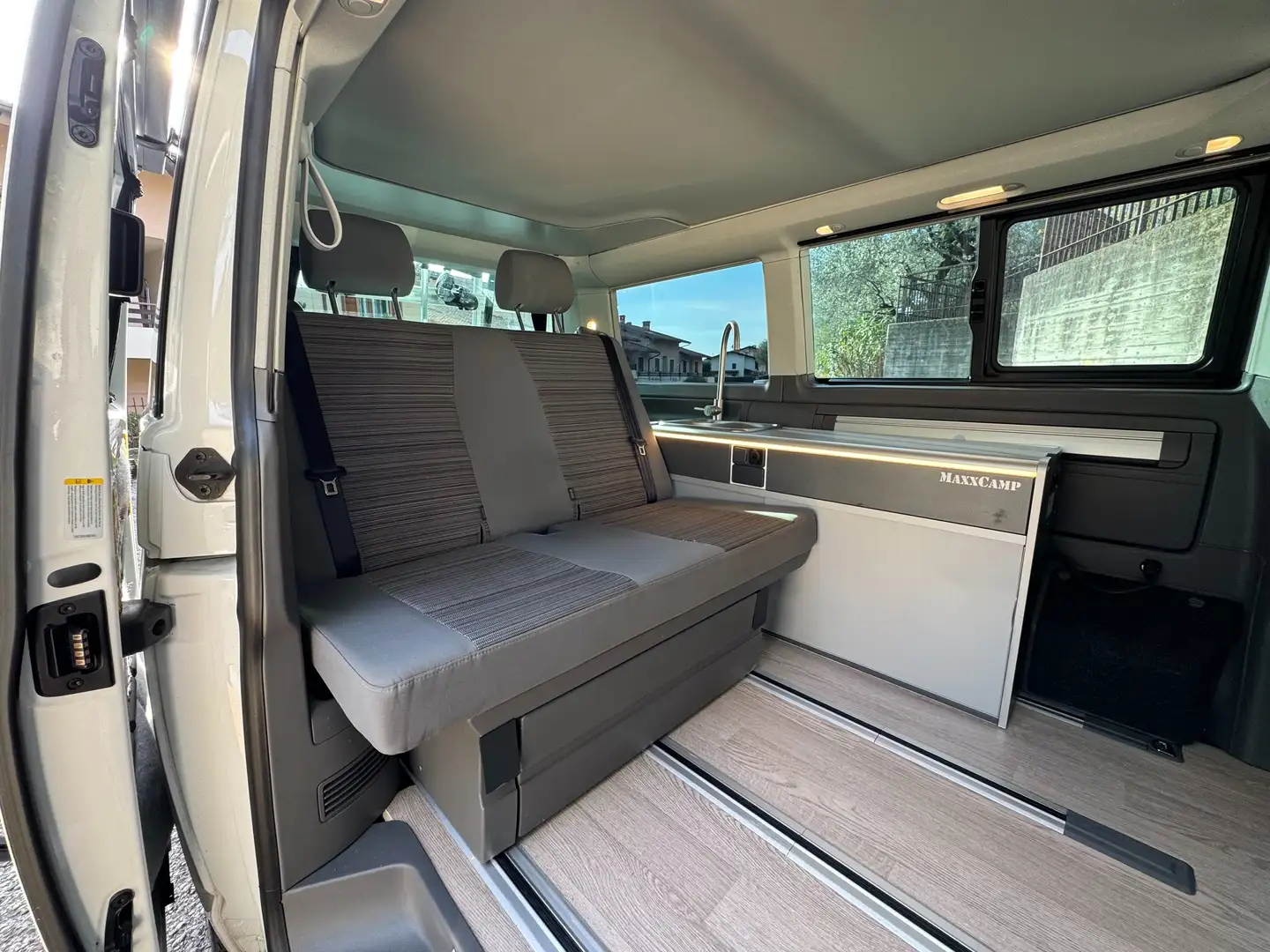 Volkswagen T6.1 California Beach Camper Alb - 2