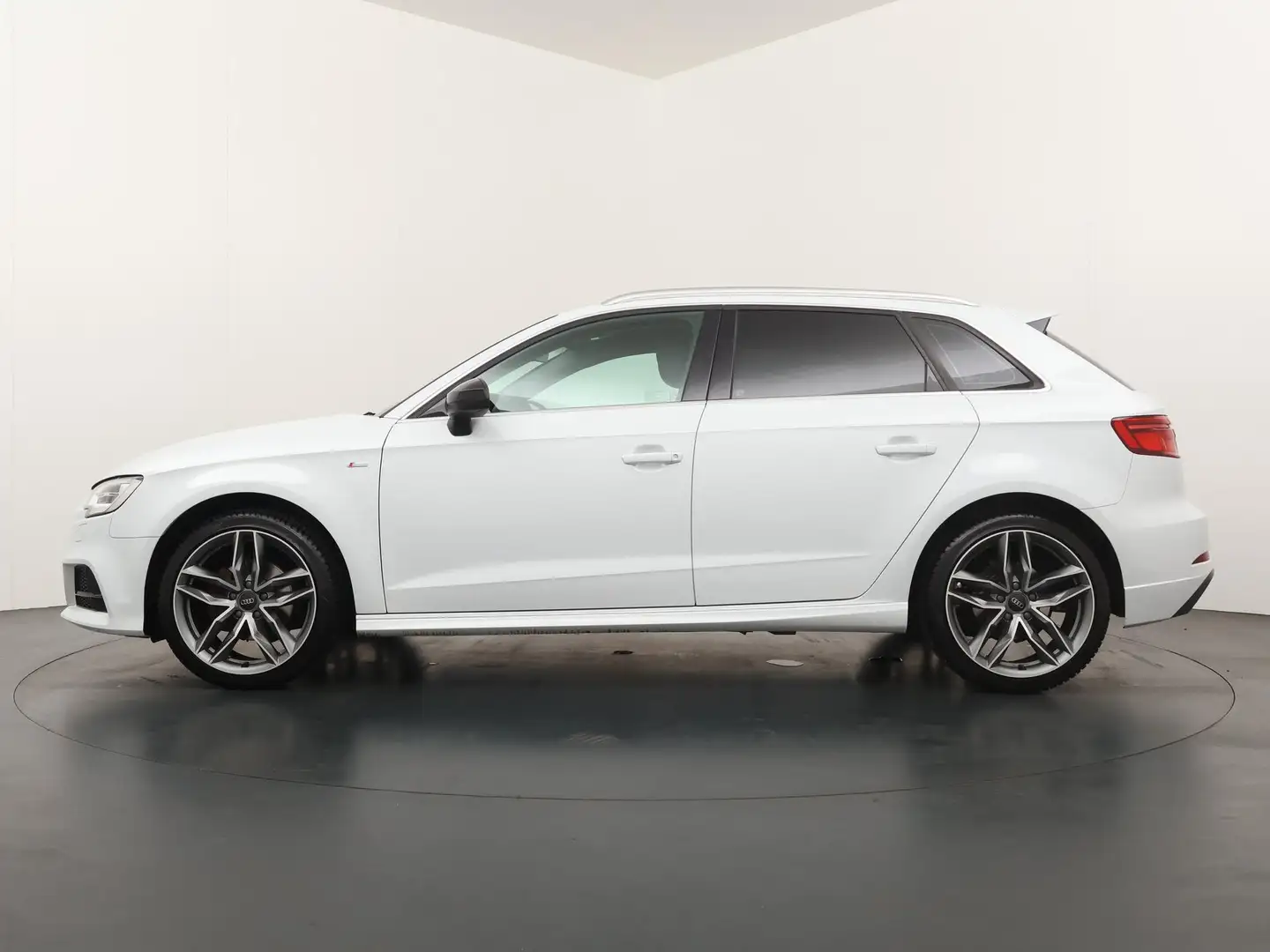 Audi A3 Sportback 1.0 TFSI Design Pro Line Plus - Parkeers Weiß - 2