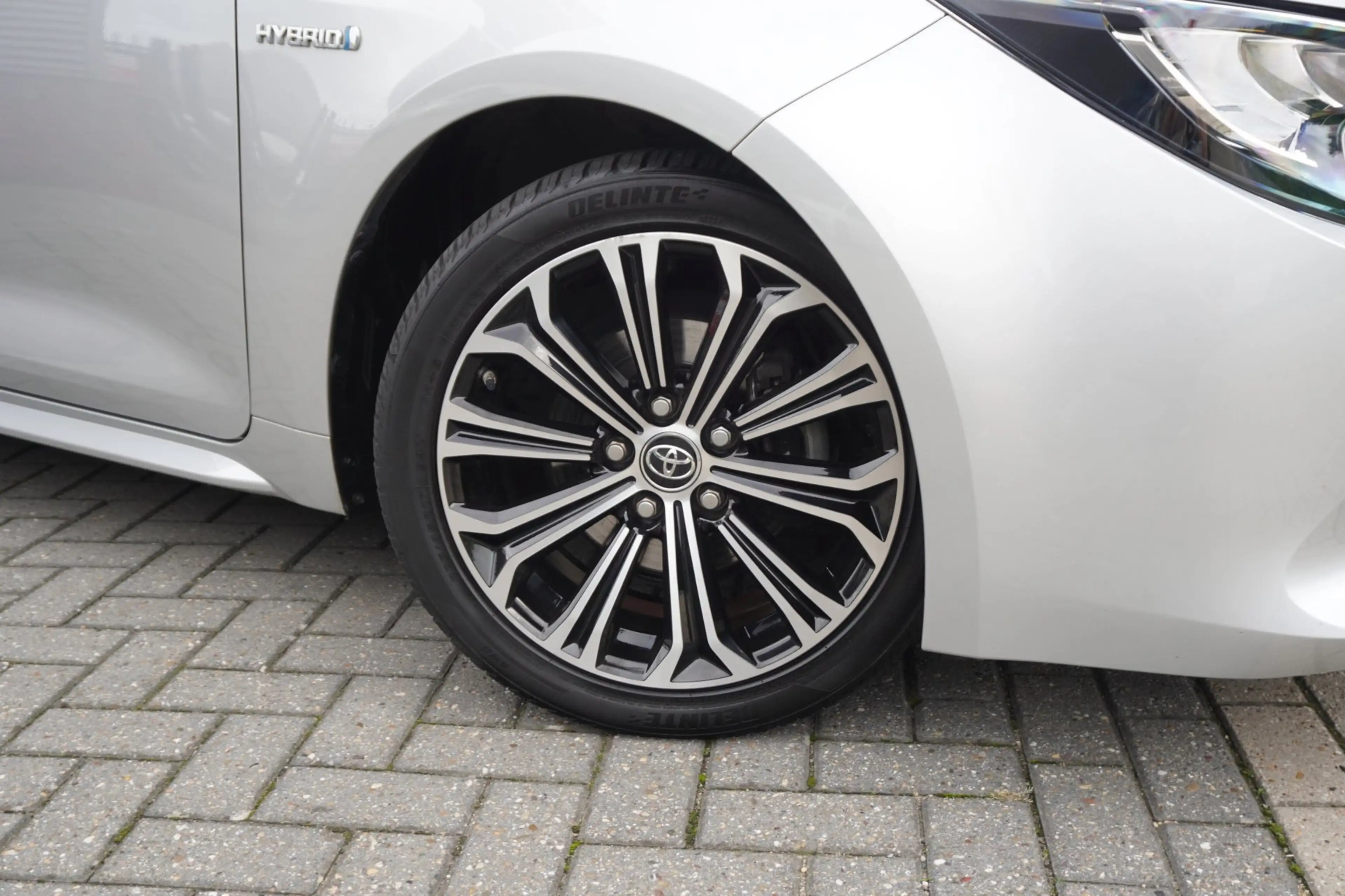 Toyota Corolla Touring Sports 1.8 Hybrid Dynamic — photo 2