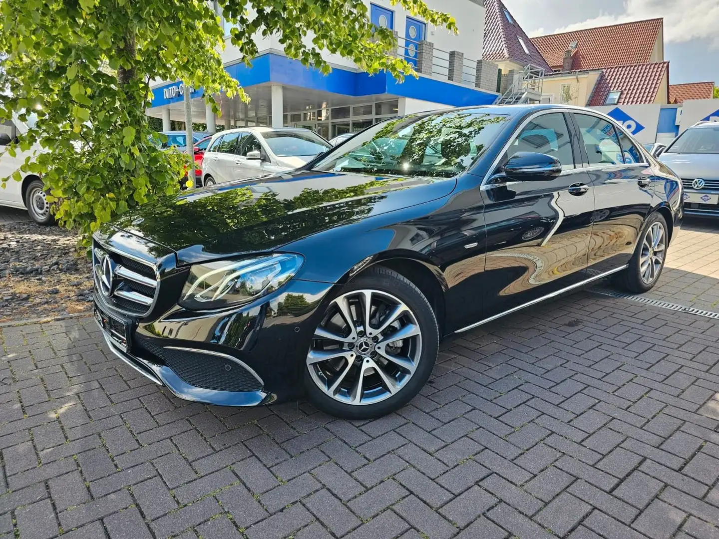 Mercedes-Benz E 200 Limo.  4Matic/Automatik/LED/AHK/Tot-Winkel Noir - 1