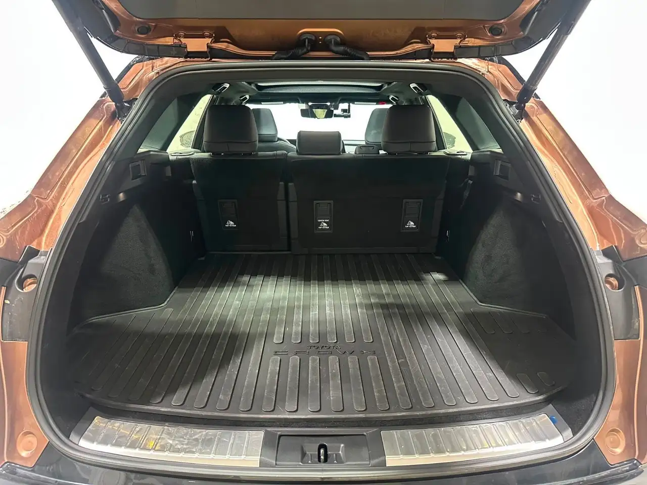 Toyota Crown снимка Toyota Crown