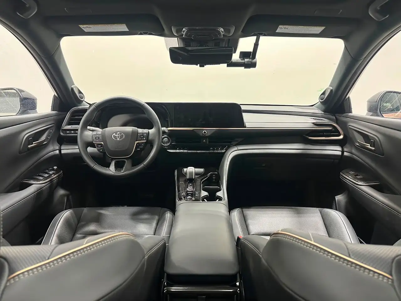 Toyota Crown снимка Toyota Crown