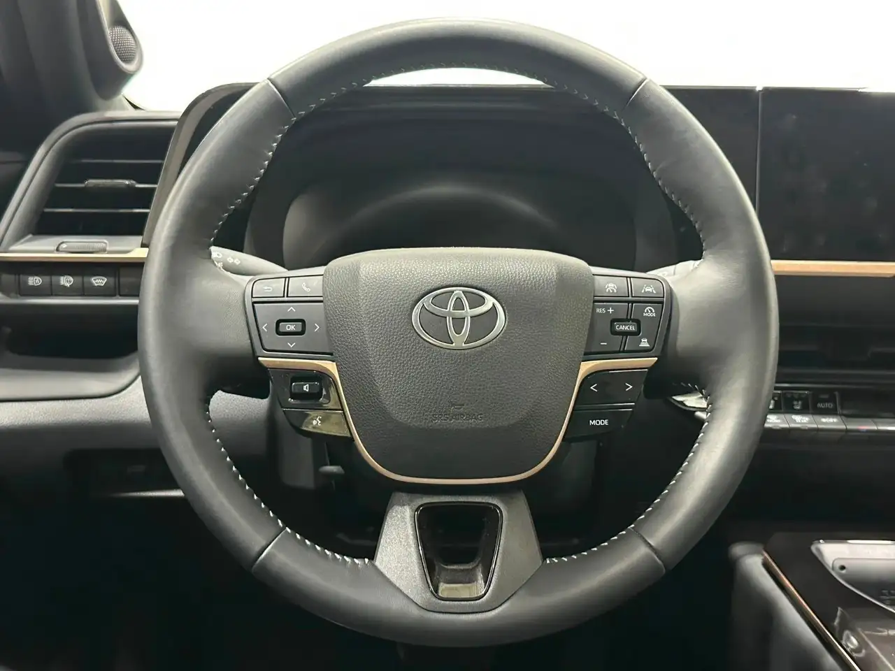 Toyota Crown снимка Toyota Crown