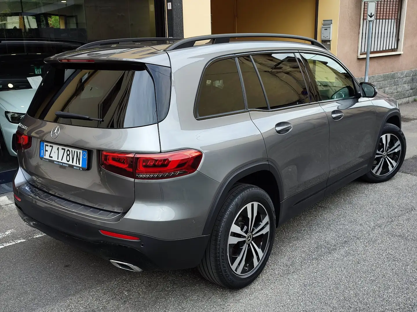Mercedes-Benz GLB 200 d Sport aut Night Edition Navi/Led/telecamera full Grijs - 2
